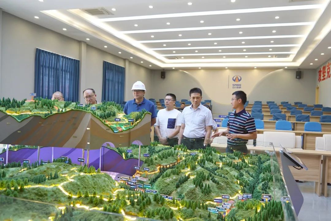四川路橋黨委委員、紀(jì)委書記朱年紅到寧攀高速ZCB1-7/8分部檢查指導(dǎo)工作
