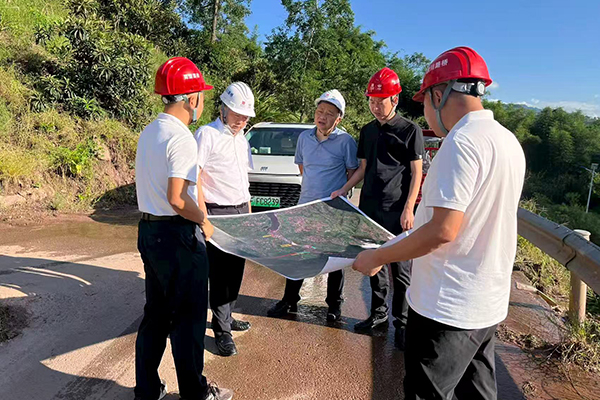 川交公司黨委書記、董事長杜江林赴新宜TJ2標(biāo)項目檢查指導(dǎo)工作